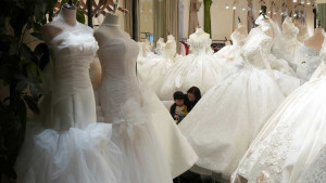 China’s bridal shops bet on marriage boom