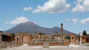 Digital scans unveil love notes on ancient Pompeii wall