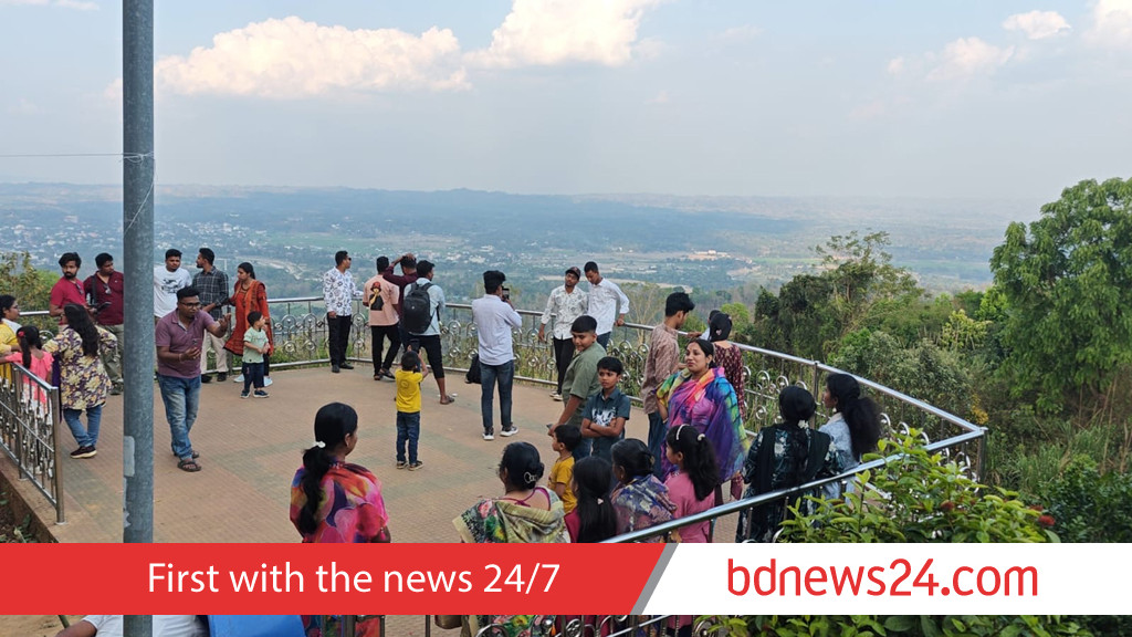 Khagrachhari brimming with Eid tourists