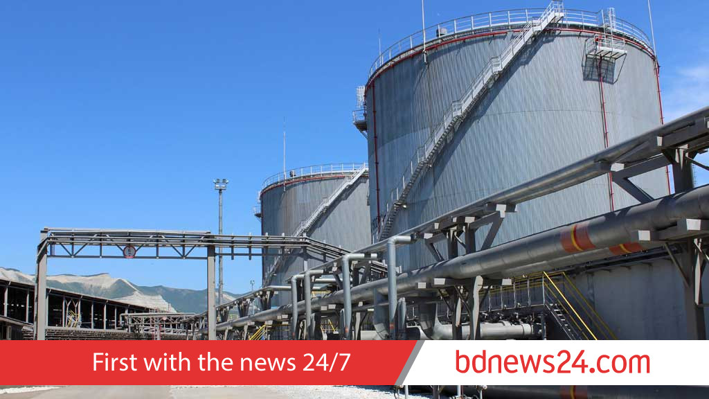 Russian oil exports crippled by strikes and weather, limiting gains