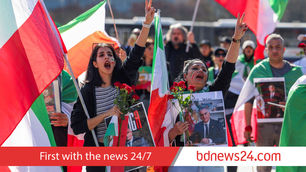 Anti-war protesters march on US, Israeli embassies in Athens