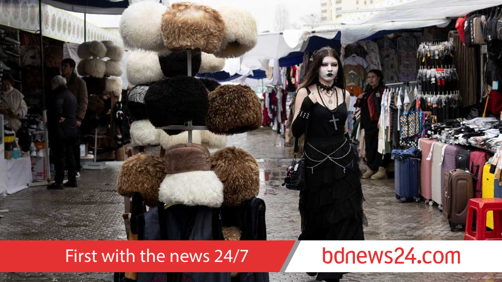 Reclusive Turkmenistan cautiously opens up